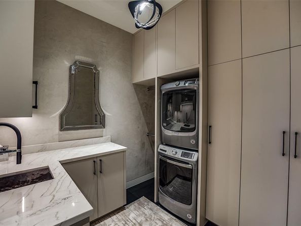 1918  Olive Street  4202, Dallas Texas 75201