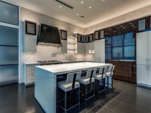 1918  Olive Street  4202, Dallas Texas 75201