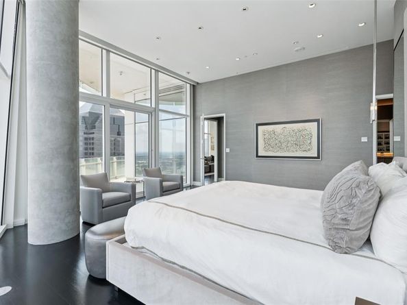 1918  Olive Street  4202, Dallas Texas 75201