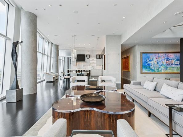 1918  Olive Street  4202, Dallas Texas 75201