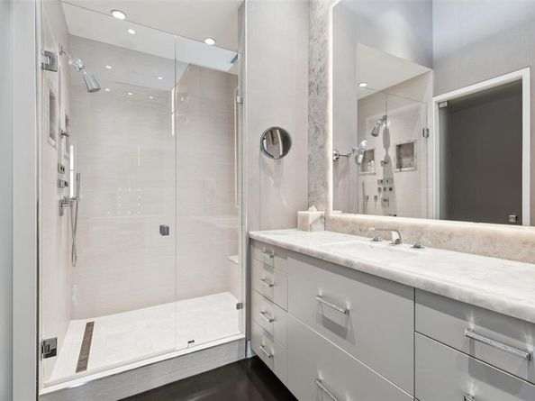 1918  Olive Street  4202, Dallas Texas 75201