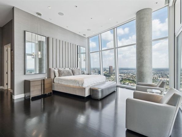 1918  Olive Street  4202, Dallas Texas 75201