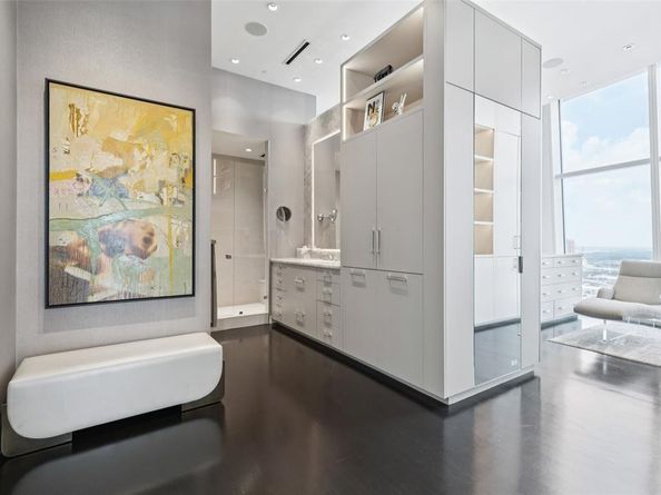 1918  Olive Street  4202, Dallas Texas 75201