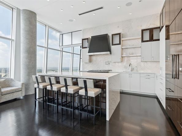 1918  Olive Street  4202, Dallas Texas 75201