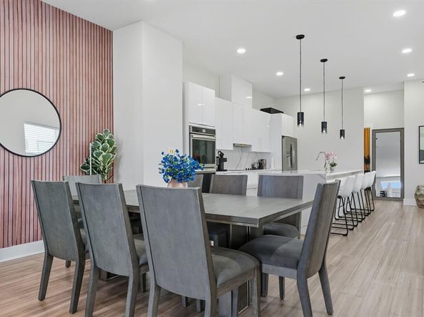 2425  Crossman Avenue , Dallas Texas 75212