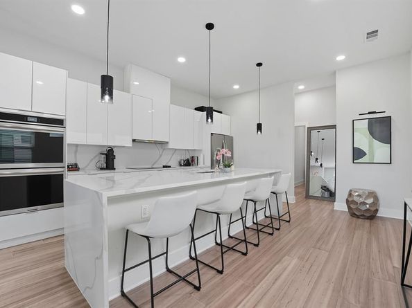 2425  Crossman Avenue , Dallas Texas 75212