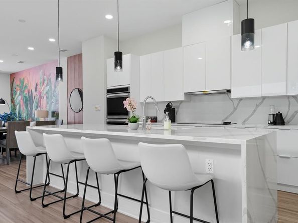 2425  Crossman Avenue , Dallas Texas 75212