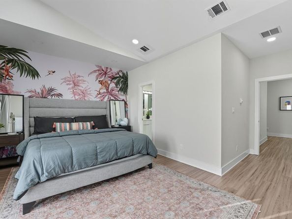 2425  Crossman Avenue , Dallas Texas 75212