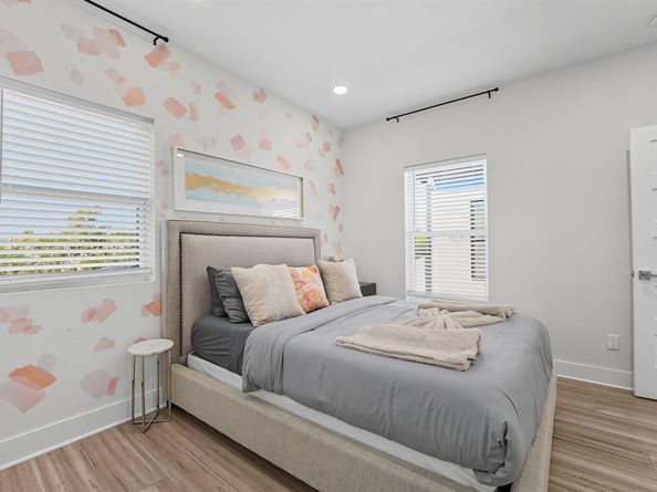 2425  Crossman Avenue , Dallas Texas 75212