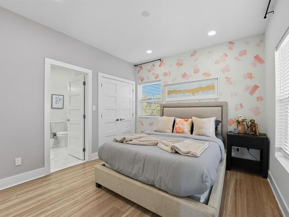 2425  Crossman Avenue , Dallas Texas 75212