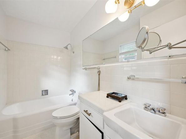 2039  Elmwood Boulevard , Dallas Texas 75224