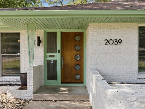2039  Elmwood Boulevard , Dallas Texas 75224