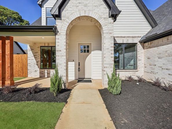 2622  Evinrude Drive , Grapevine Texas 76051