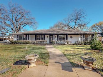 820  Bedford Court W