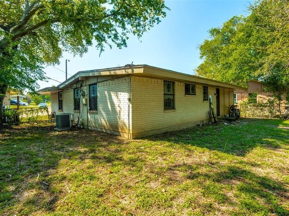 612  Henderson Circle , Garland Texas 75040