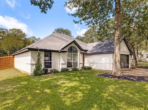 1217  Banks Street , River Oaks Texas 76114