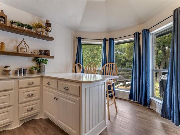 1217  Banks Street , River Oaks Texas 76114