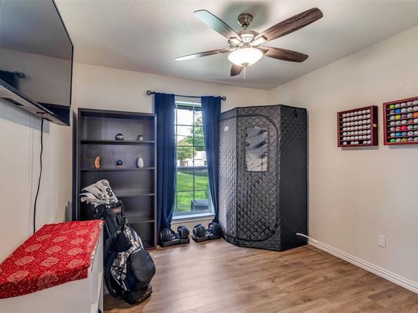 1217  Banks Street , River Oaks Texas 76114