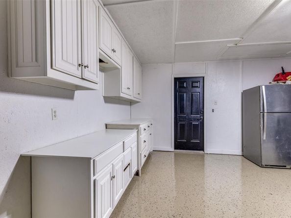 1217  Banks Street , River Oaks Texas 76114