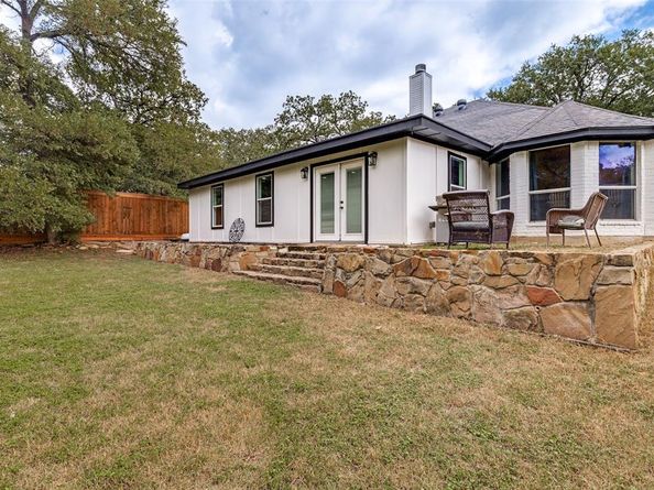 1217  Banks Street , River Oaks Texas 76114