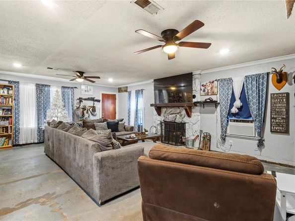 2219  Mccutcheon Lane , Dallas Texas 75227