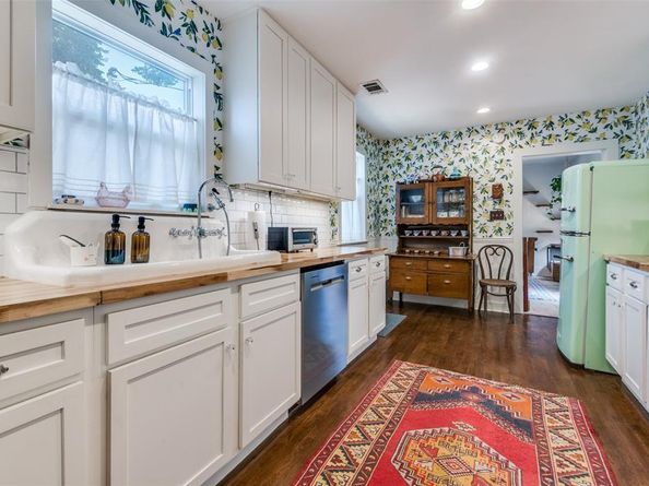 214 S Briscoe Boulevard , Dallas Texas 75211