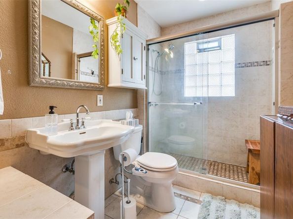 214 S Briscoe Boulevard , Dallas Texas 75211