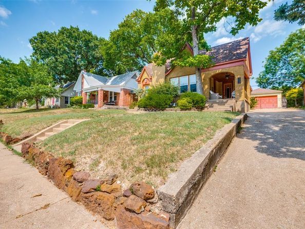 214 S Briscoe Boulevard , Dallas Texas 75211