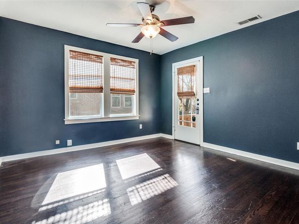 214 S Briscoe Boulevard , Dallas Texas 75211