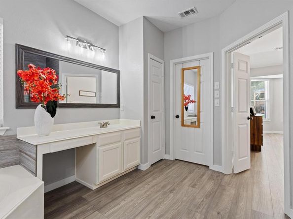 3905  Park Wood Drive , Corinth Texas 76208