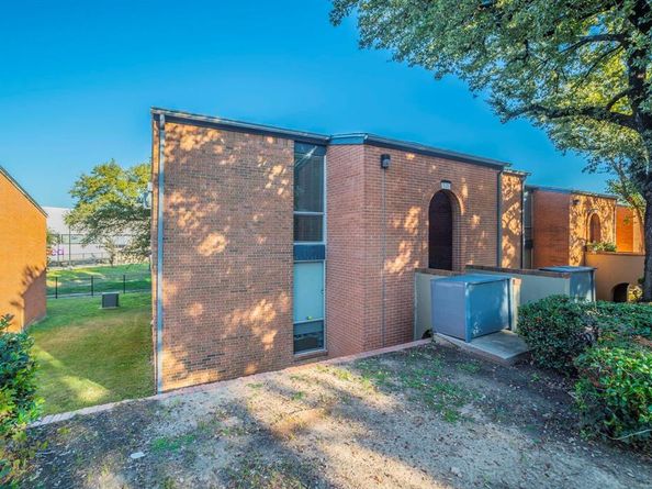 526  E Avenue J   C, Grand Prairie Texas 75050