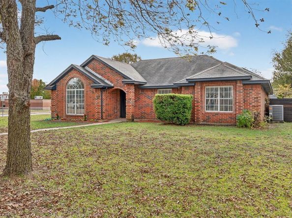 607  Rawlins Drive , Lancaster Texas 75146