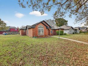 607  Rawlins Drive , Lancaster Texas 75146