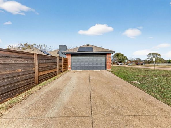 607  Rawlins Drive , Lancaster Texas 75146