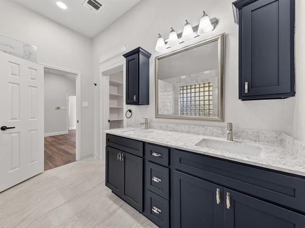 607  Rawlins Drive , Lancaster Texas 75146