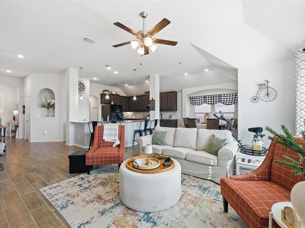 725  Sandy Chip Trail , Fort Worth Texas 76108