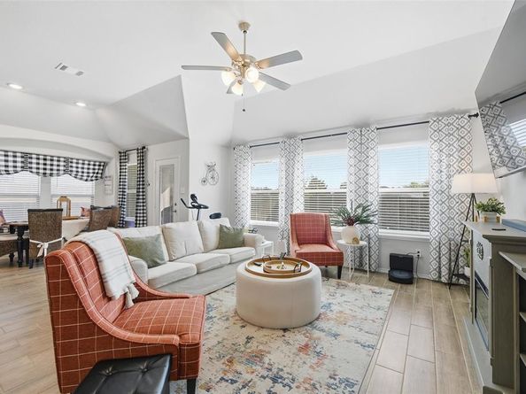 725  Sandy Chip Trail , Fort Worth Texas 76108