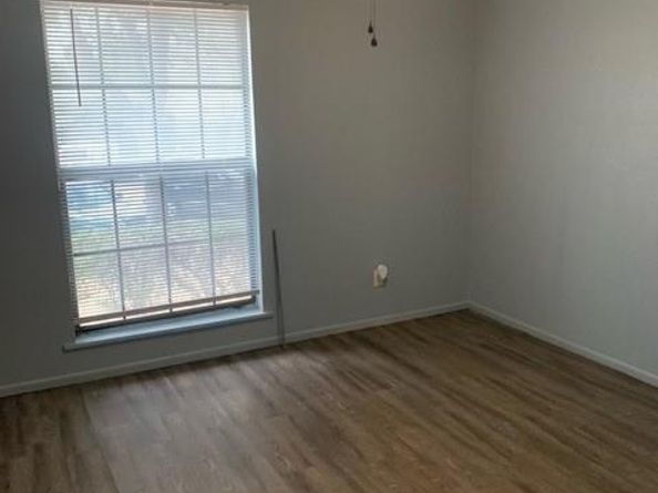 617  Lost Springs Court , Arlington Texas 76012