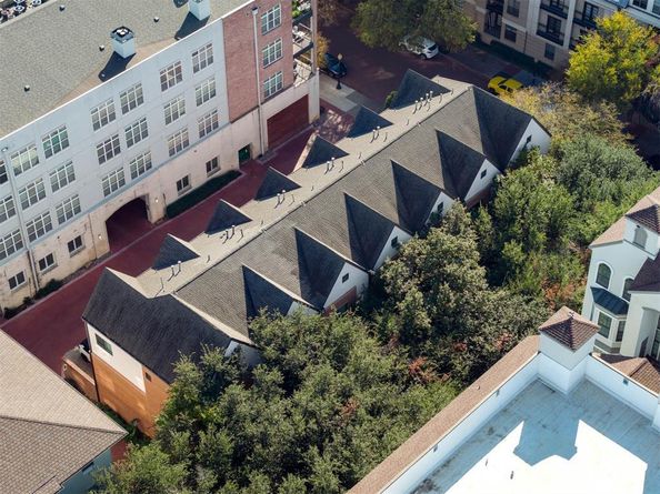 2910  Woodside Street , Dallas Texas 75204