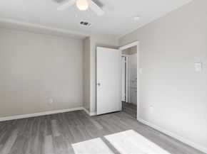 1612  Mims Street , Fort Worth Texas 76112