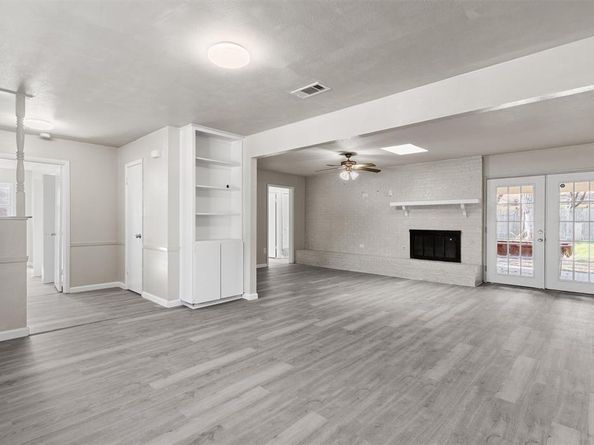 1612  Mims Street , Fort Worth Texas 76112