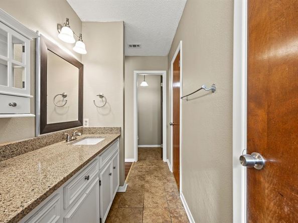 7258  Brentwood Stair Road , Fort Worth Texas 76112