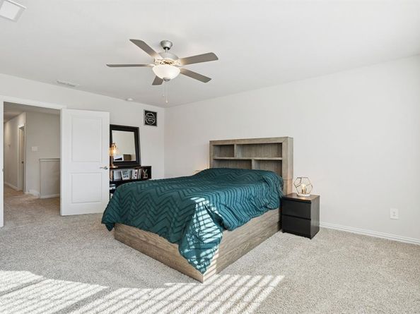 2621  Gateway Avenue , Corinth Texas 76210