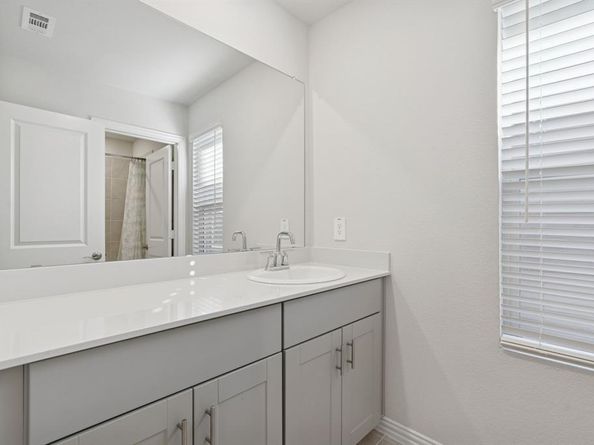 2621  Gateway Avenue , Corinth Texas 76210