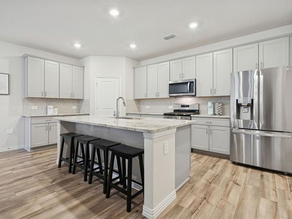 2621  Gateway Avenue , Corinth Texas 76210