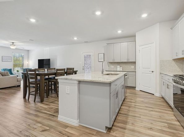 2621  Gateway Avenue , Corinth Texas 76210