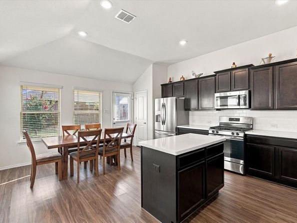 453  Pollyann Trail , Fort Worth Texas 76052