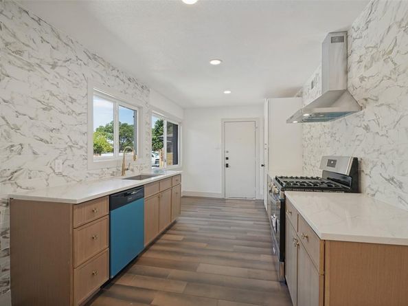 2324  Prichard Lane , Dallas Texas 75227