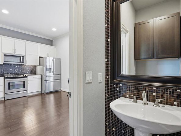 644 E Bluff Street , Fort Worth Texas 76102