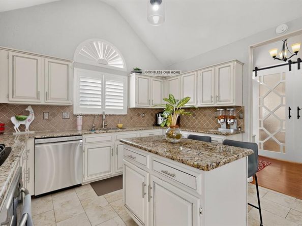 2819  Williams Way Court , Dallas Texas 75228